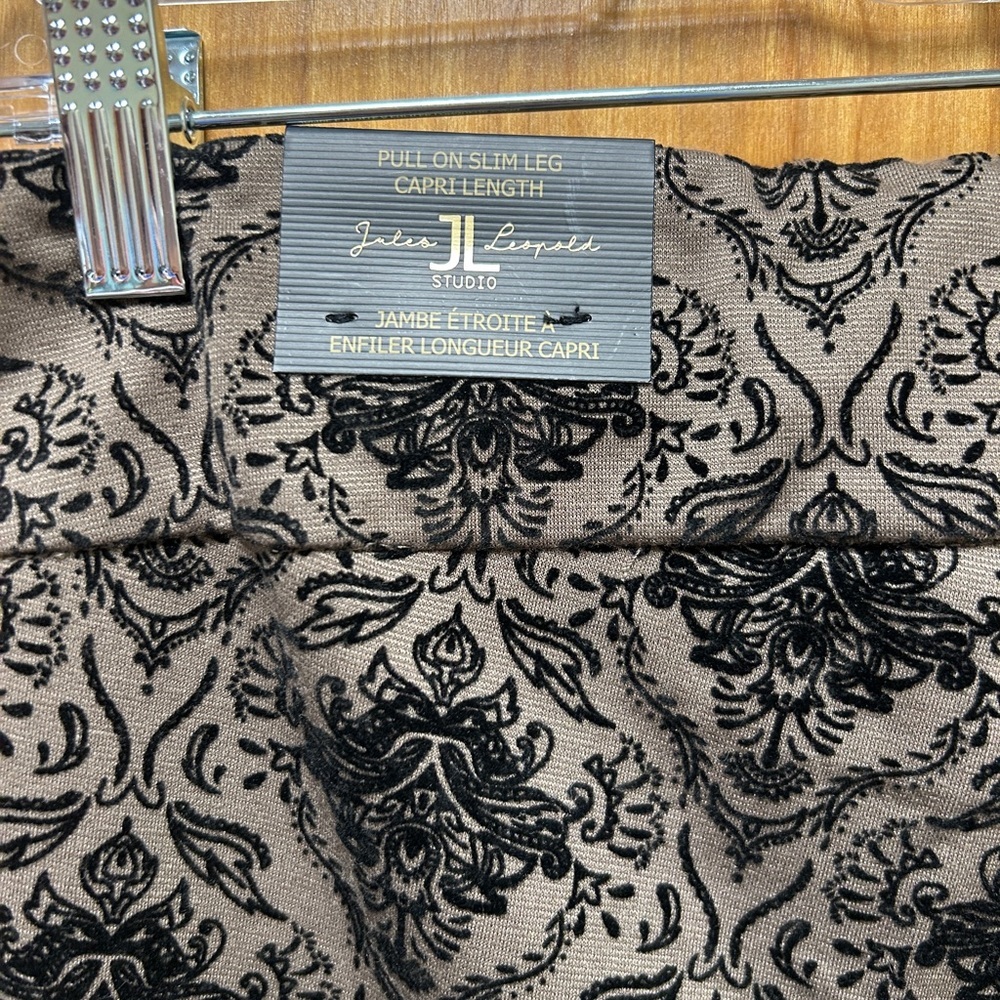 Jules & Leopold Gray and Black Ankle Cropped Pants - Picture 3 of 4